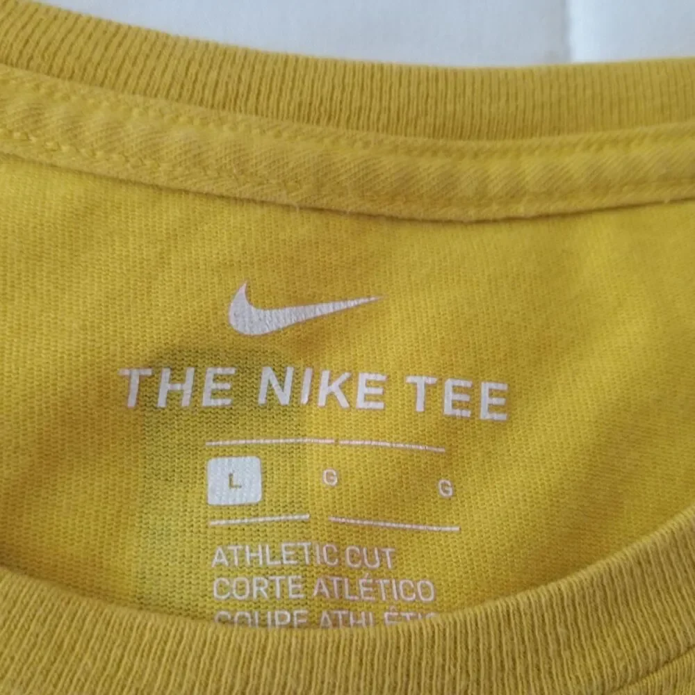 Los Angeles Lakers Lebron James Yellow T-shirt Nike Dri-Fit Men's Large